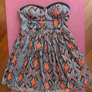 Cute strapless dress with pockets!